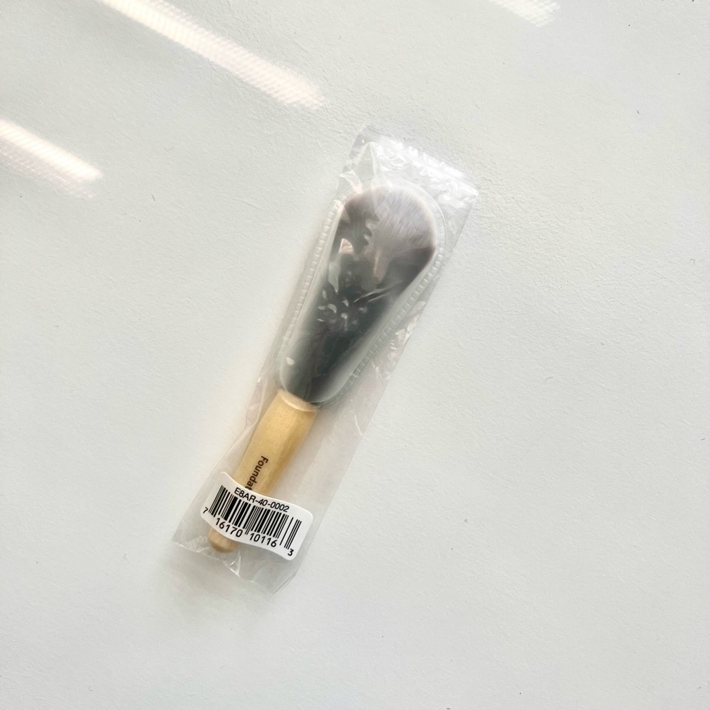 🆕 Bobbi Brown mini foundation Brush